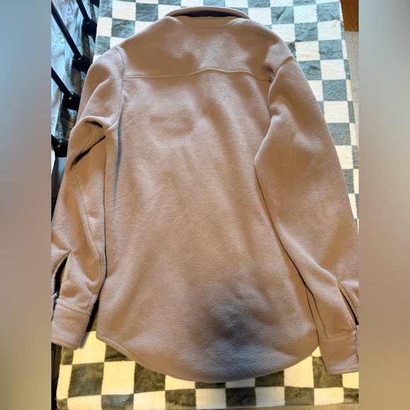Aritzia TNA polar fleece shirt - Picture 5 of 5